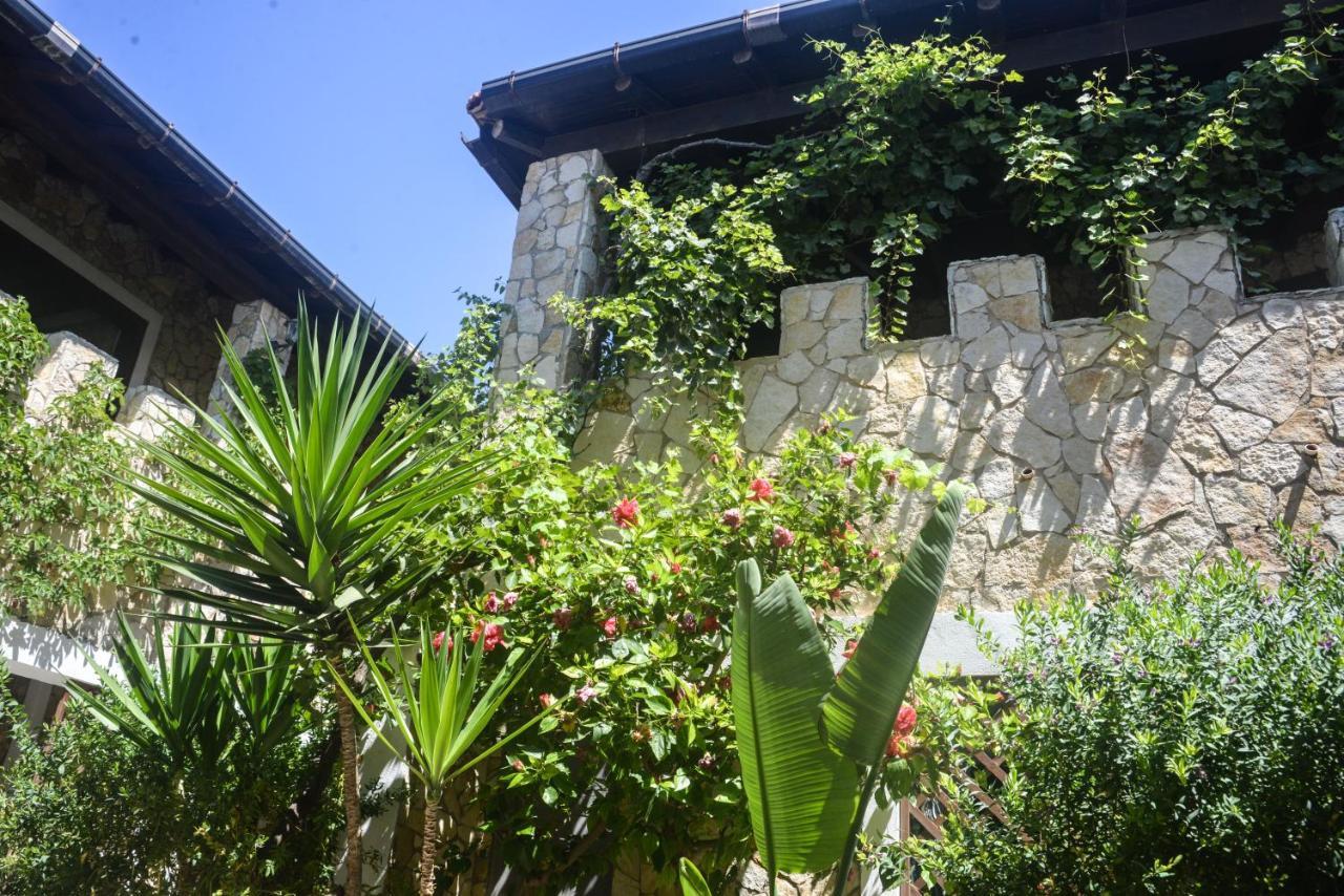 Residence Il Castello LMP Exterior foto